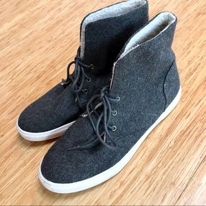 EUC Susina Gray Flannel/Fleece Lace-up Booties 8